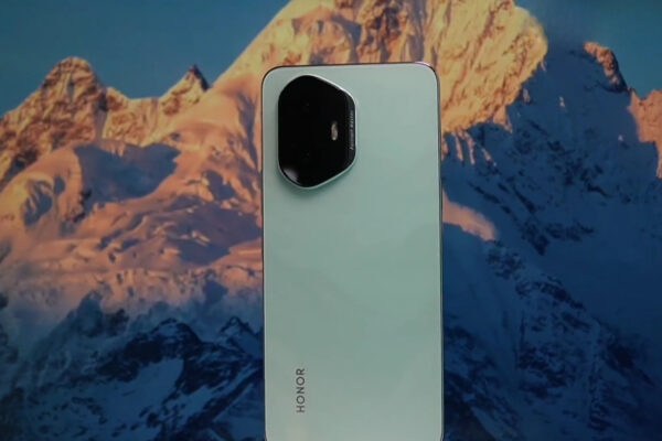 Honor 300 Leaked Live Images Reveal Asymmetrical Camera Design Honor 300